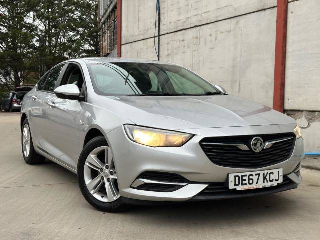 Vauxhall Insignia 1.5T [165] Design Nav 5dr Hatchback Petrol SILVER